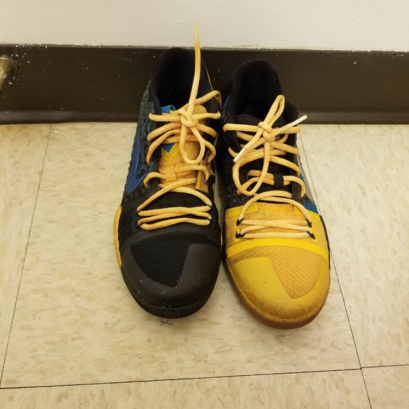 Kyrie schoolbus shoes size 5.5 youth - Picture 10 of 10